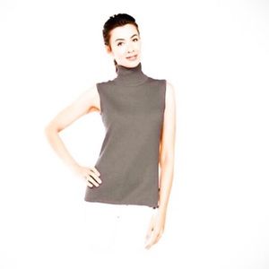 🌟NWOT🌟Joan Rivers grey sleeveless turtleneck